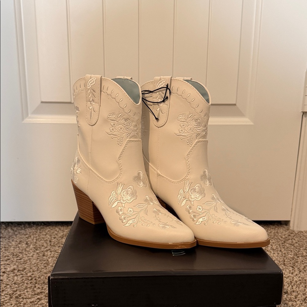 Windsor Cream Embroidered Ankle Boots
